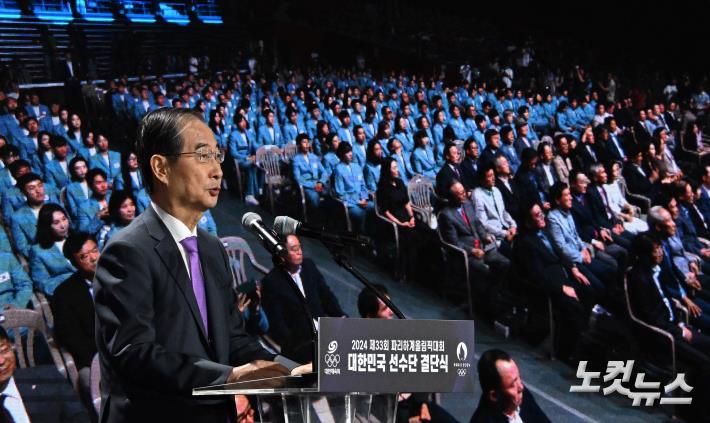 격려사하는 국무총리