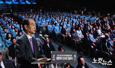 격려사하는 국무총리