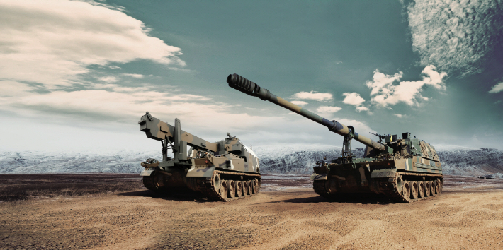 루마니아와 공급계약을 맺은 한화에어로스페이스의 K9 자주포(오른쪽)와 K10 탄약운반차. 한화에어로스페이스 제공