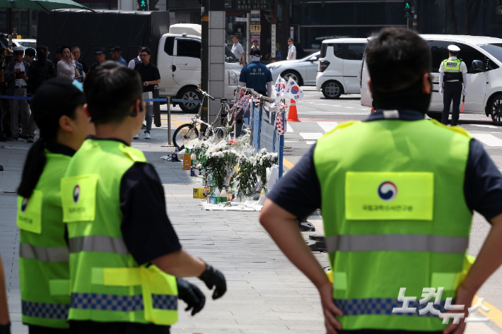 국립과학수사연구원 관계자들이 4일 오후 서울 시청역 인근 역주행 교통사고 현장조사를 하고 있다. 황진환 기자