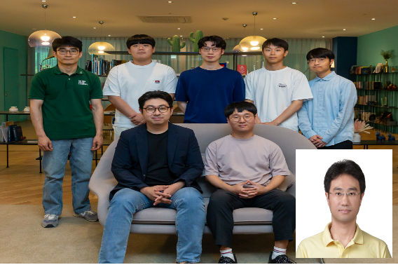 사진 아래 왼쪽부터 이종원 교수, 김민균 연구원. 오른쪽 아래 증명 사진은 정주연 연구원. UNIST 제공