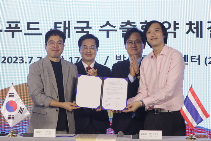 글로벌 수출강화 경과원-충칭양강신구관리위원회 현판식. 경과원 제공