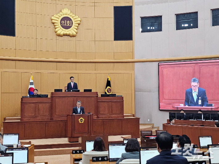 대전시의회는 12일 제280회 임시회 제3차 본회의를 열고 시의원 11명이 공동 발의한 A 시의원의 징계 요구안을 윤리특별위원회(윤리특위)에 회부했다. 김미성 기자