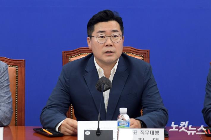 격려사하는 박찬대 당대표 직무대행