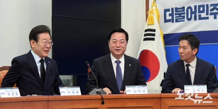 대화하는 이재명·김두관·김지수 당대표 후보