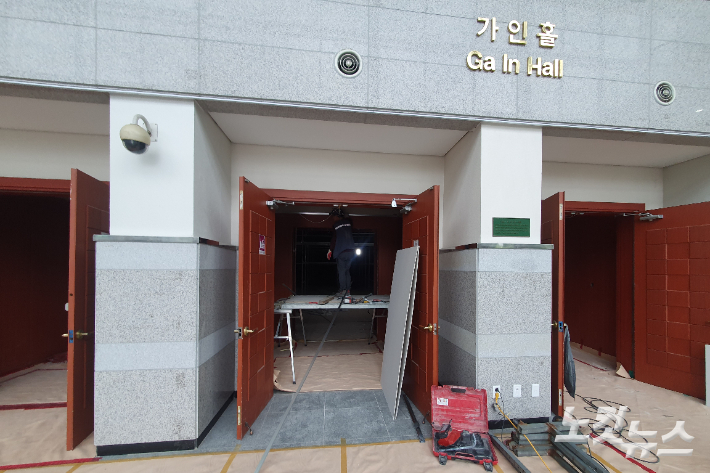 공사 중인 전북대 진수당의 가인홀. 송승민 기자