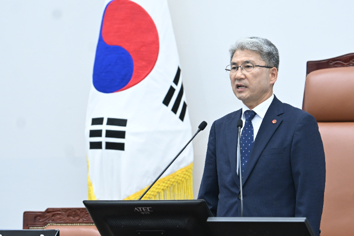 이상봉 제주도의회 의장이 15일 제430회 임시회에서 개회사를 하고 있다. 제주도의회 제공 