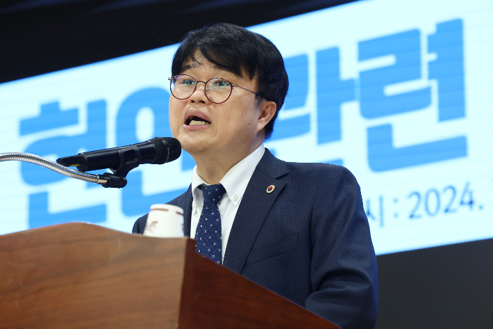 임현택 대한의사협회장이 15일 오후 서울 용산구 의협 회관에서 열린 현안 관련 기자회견에서 발언하고 있다. 연합뉴스