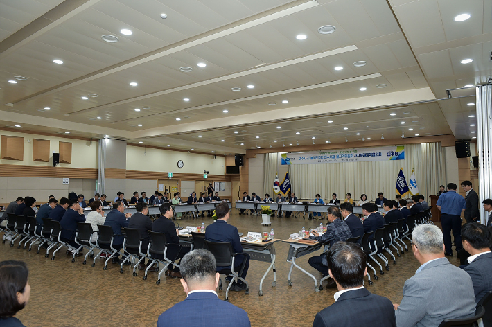 전남 여수시와 더불어민주당 여수갑·을지역위원회는 지난 12일 시청 회의실에서 자치분권정책협의회를 개최했다. 여수시 제공