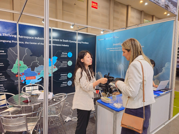 경남투자청 홍보 부스 운영. 경남도청 제공 