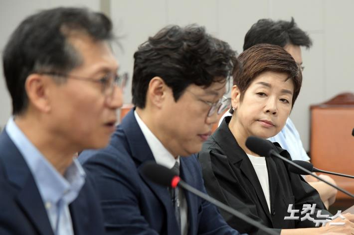 방통위원장 후보 언론탄압 증언대회 참석한 김미화