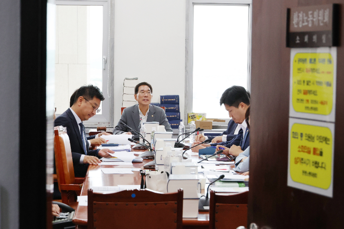 더불어민주당이 당론으로 정한 '노란봉투법'(노동조합 및 노동관계조정법 개정안)을 의결했다. 연합뉴스