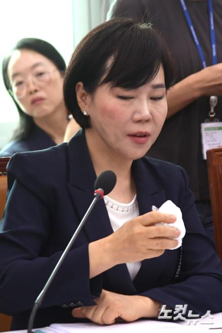 더불어민주당 전현희 의원이 19일 서울 여의도 국회 법제사법위원회에서 열린 