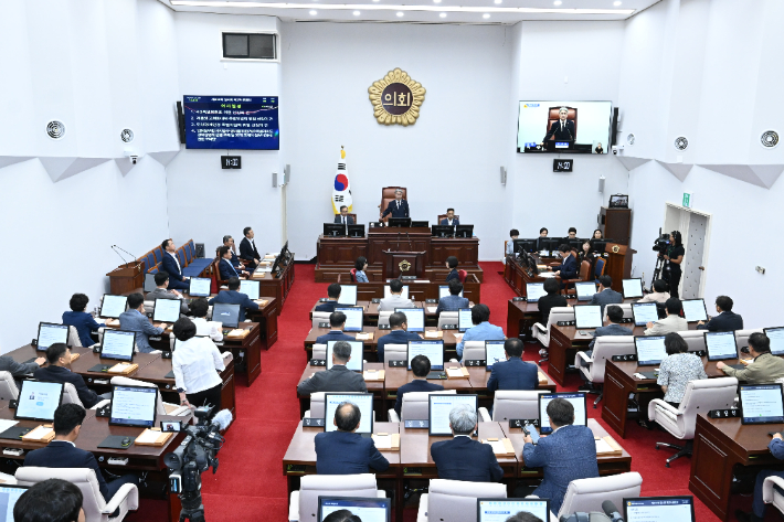 19일 열린 제주도의회 제430회 임시회 본회의. 제주도의회 제공 