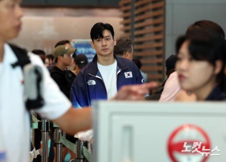 공항 들어선 구본길