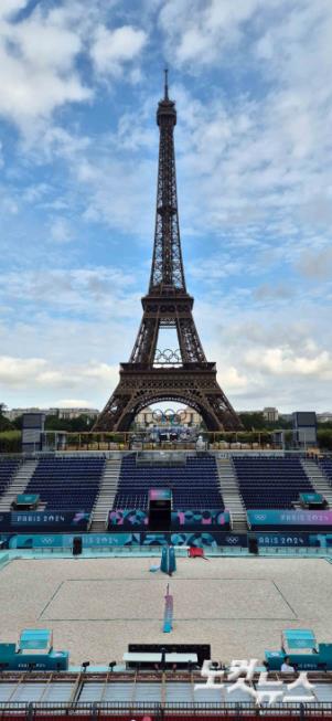 에펠탑 보이는 비치발리볼 경기장