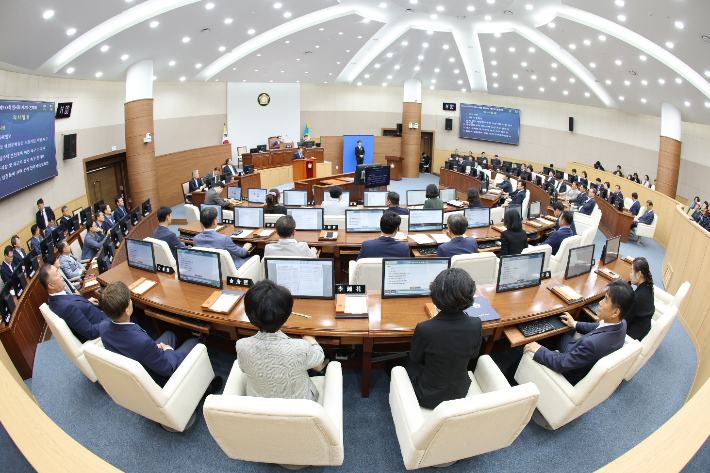 창원시의회 본회의. 창원시의회 제공