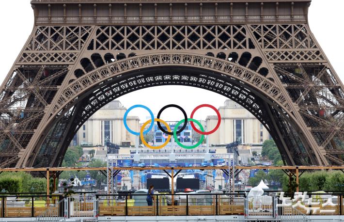 에펠탑 아래 개막식 무대