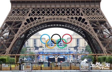 에펠탑 아래 개막식 무대