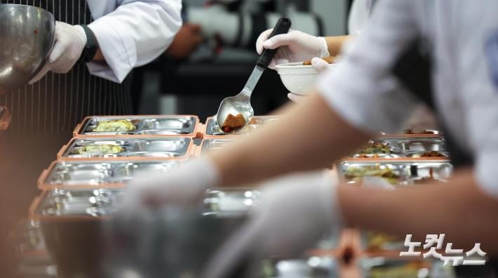 한국선수단 위한 도시락 준비