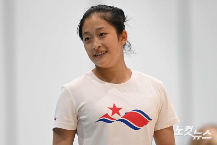 북한 기계체조 안창옥 미소