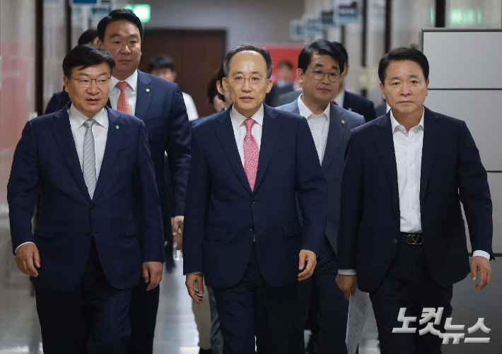 추경호 국민의힘 원내대표가 23일 국회에서 열린 원내대책회의에 참석하고 있다. 박종민 기자