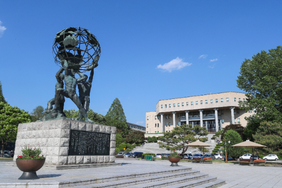 강원대 미래광장 전경. 강원대 제공