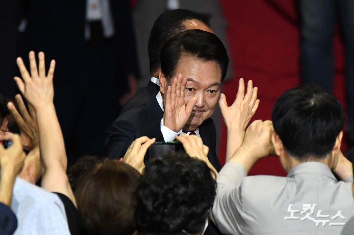 2년 연속 전당대회 참석한 윤석열 대통령