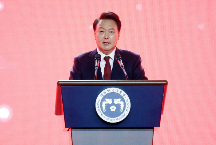 윤석열 대통령이 23일 오후 경기도 고양시 킨텍스에서 열린 국민의힘 제4차 전당대회에서 축사를 하고 있다. 연합뉴스