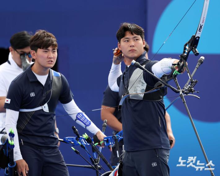 활시위 당기는 이우석