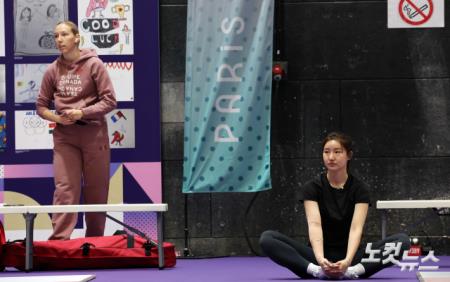 스트레칭하는 이혜인