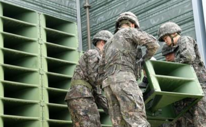 北 10번째 쓰레기풍선 살포…신원식 "北, 대북전단에 포격 가능성"