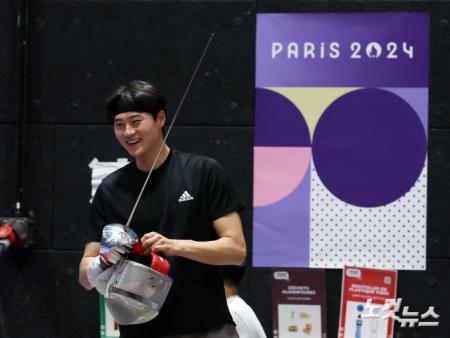 미소짓는 오상욱