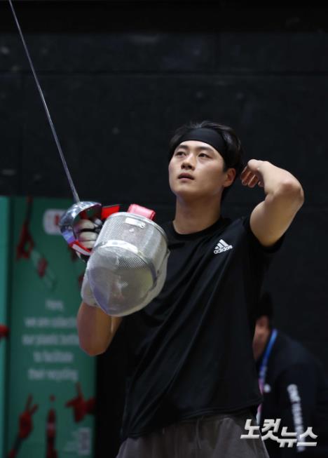 마스크 쓰는 오상욱