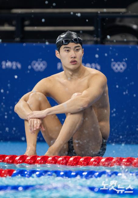 2024파리올림픽에 참가하는 대한민국 수영대표팀 황선우가 25일(현지시간) 프랑스 라데팡스 아레나에서 훈련을 하고 있다. 2024.7.25 파리=올림픽사진공동취재단