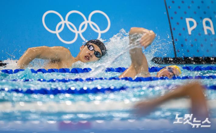 2024파리올림픽에 참가하는 대한민국 수영대표팀 황선우가 25일(현지시간) 프랑스 라데팡스 아레나에서 훈련을 하고 있다. 2024.7.25 파리=올림픽사진공동취재단