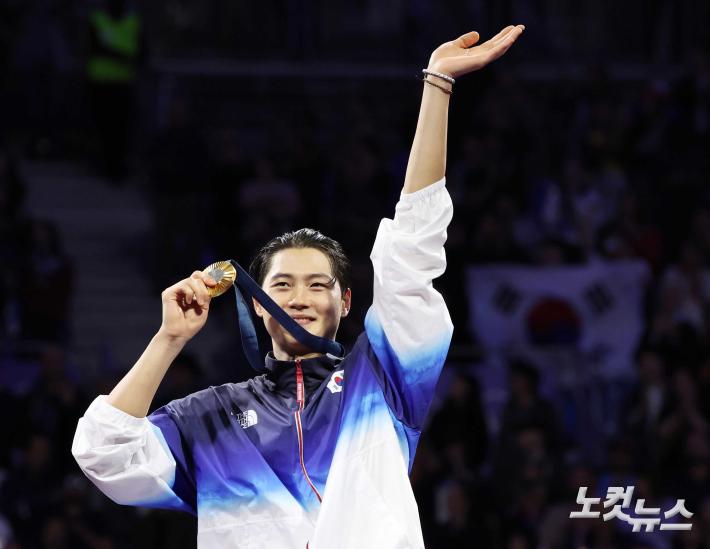 오상욱, 한국 선수단 첫 금메달 획득