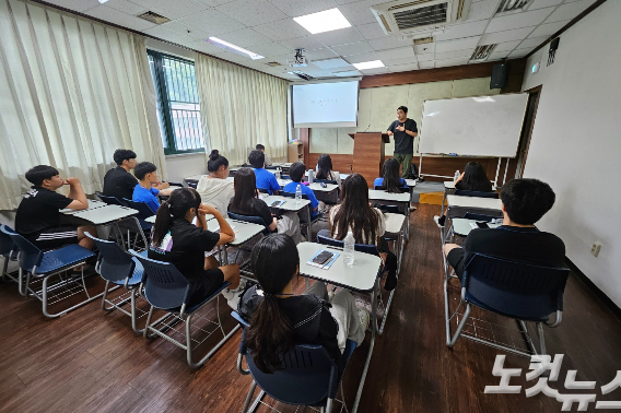 YFC 1318 캠프는 각 분야 전문성을 가진 강사들의 강의와 소수 인원의 세밀한 멘토-멘티 활동을 통해 기독 청소년들의 성경적 삶의 목표를 보다 명확히 확인해 나갈 수 있도록 돕는다.   