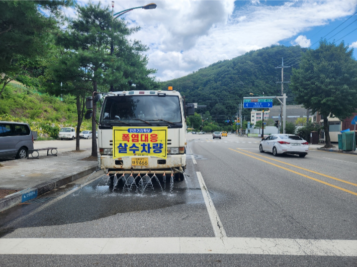 폭염대응 살수차량 등장. 삼척시 제공