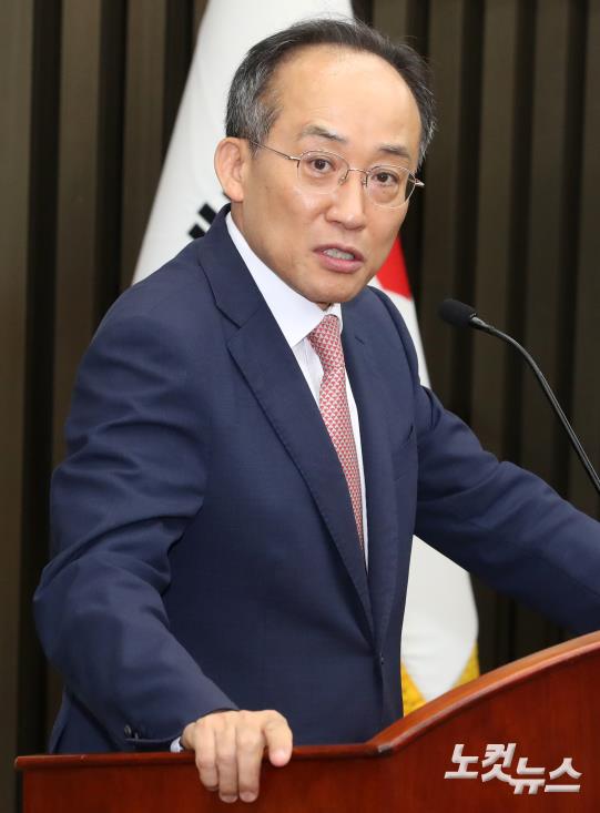 발언하는 추경호 원내대표