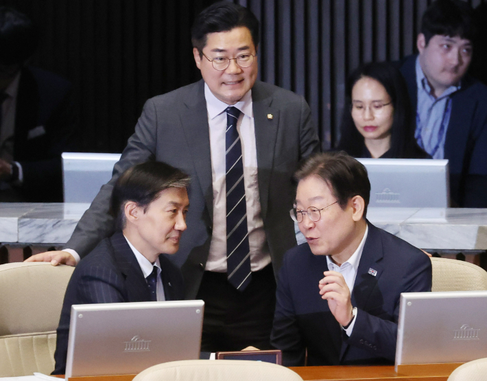 더불어민주당 이재명 전 대표와 조국혁신당 조국 대표. 연합뉴스 