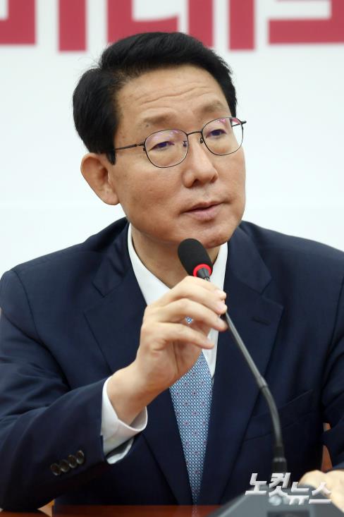 국민의힘 김상훈 의원이 2일 서울 여의도 국회에서 한동훈 대표 체제 초대 정책위의장으로 지명되며 기자간담회를 갖고 있다.