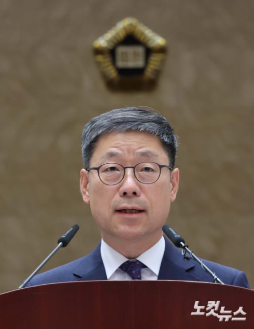 취임사하는 노경필 신임 대법관