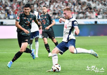 슈팅하는 데얀 쿨루세브스키