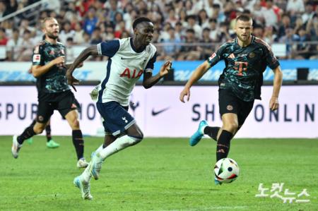 돌파 시도하는 파페 사르