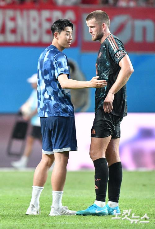 대화 나누는 손흥민-에릭 다이어
