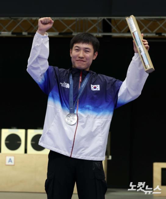 시상대에 오른 조영재