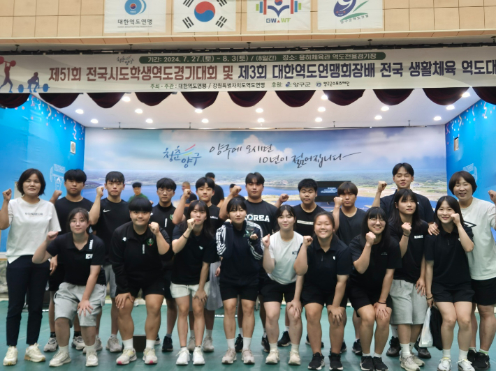 충북체고 역도부. 충북교육청 제공