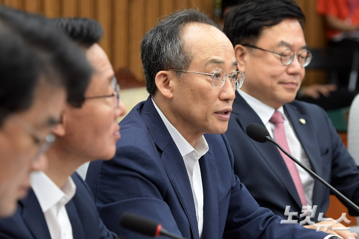 국민의힘 추경호 원내대표가 6일 서울 여의도 국회에서 열린 원내대책회의에서 발언을 하고 있다. 윤창원 기자