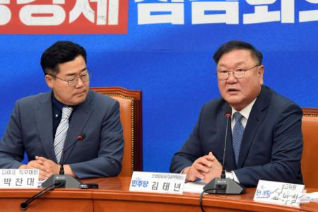 더불어민주당 김태년 민생경제위기대책위원장이 7일 서울 여의도 국회에서 열린 최고위원회의-비상경제점검회의에서 발언을 하고 있다.